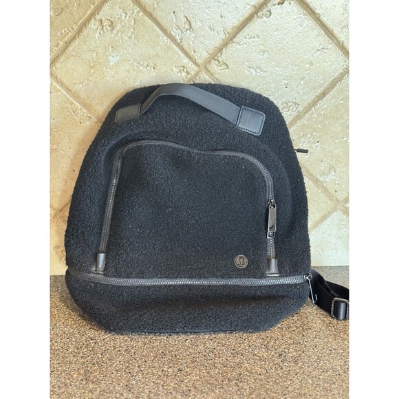 Lululemon Womens Mini Sherpa Fleece Adjustable Straps Adventurer Backpack Black main image 4